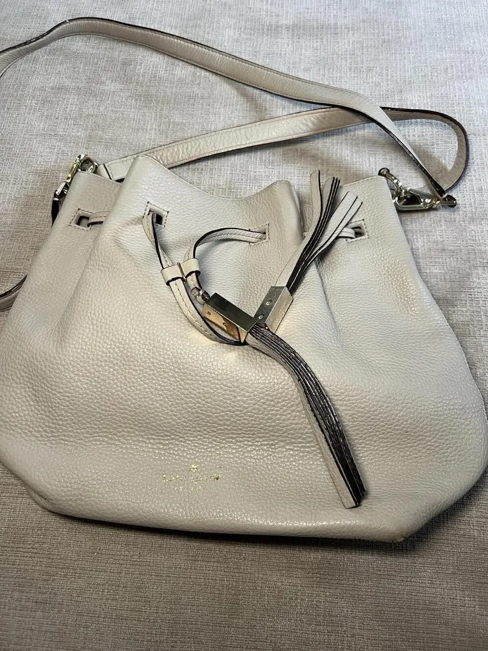 Kate Spade Bucket Bag Womens Large Beige Leather Tassel Drawstring Crossbody